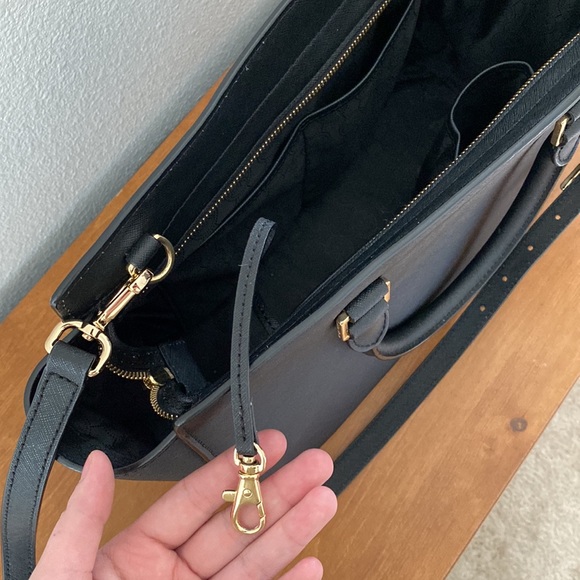 Michael Kors Selma Saffiano Leather Medium Trapeze Satchel in Black - Picture 5 of 6